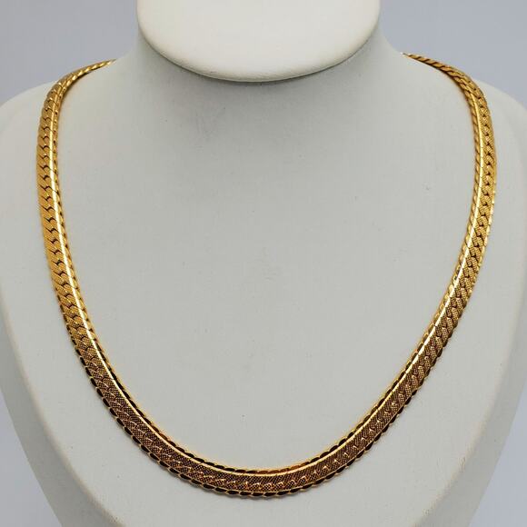Vintage Monet Gold Tone Herringbone Chain Necklace Designer Signed Retro 1980s - Picture 2 of 8
